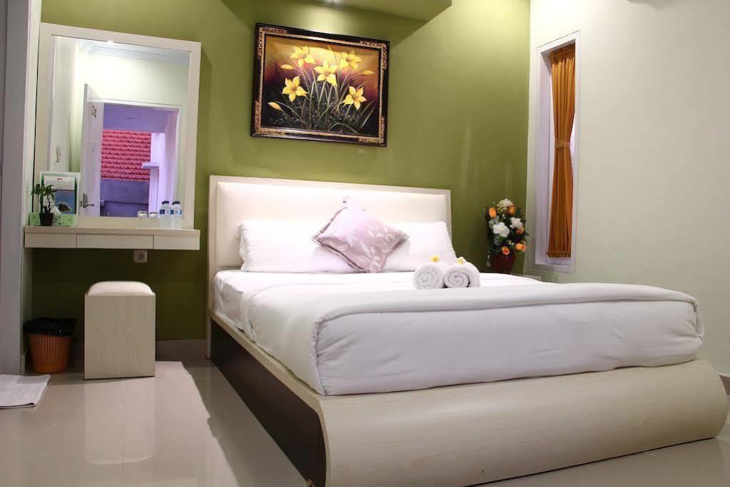 Dedy Beach Inn Кута Екстериор снимка