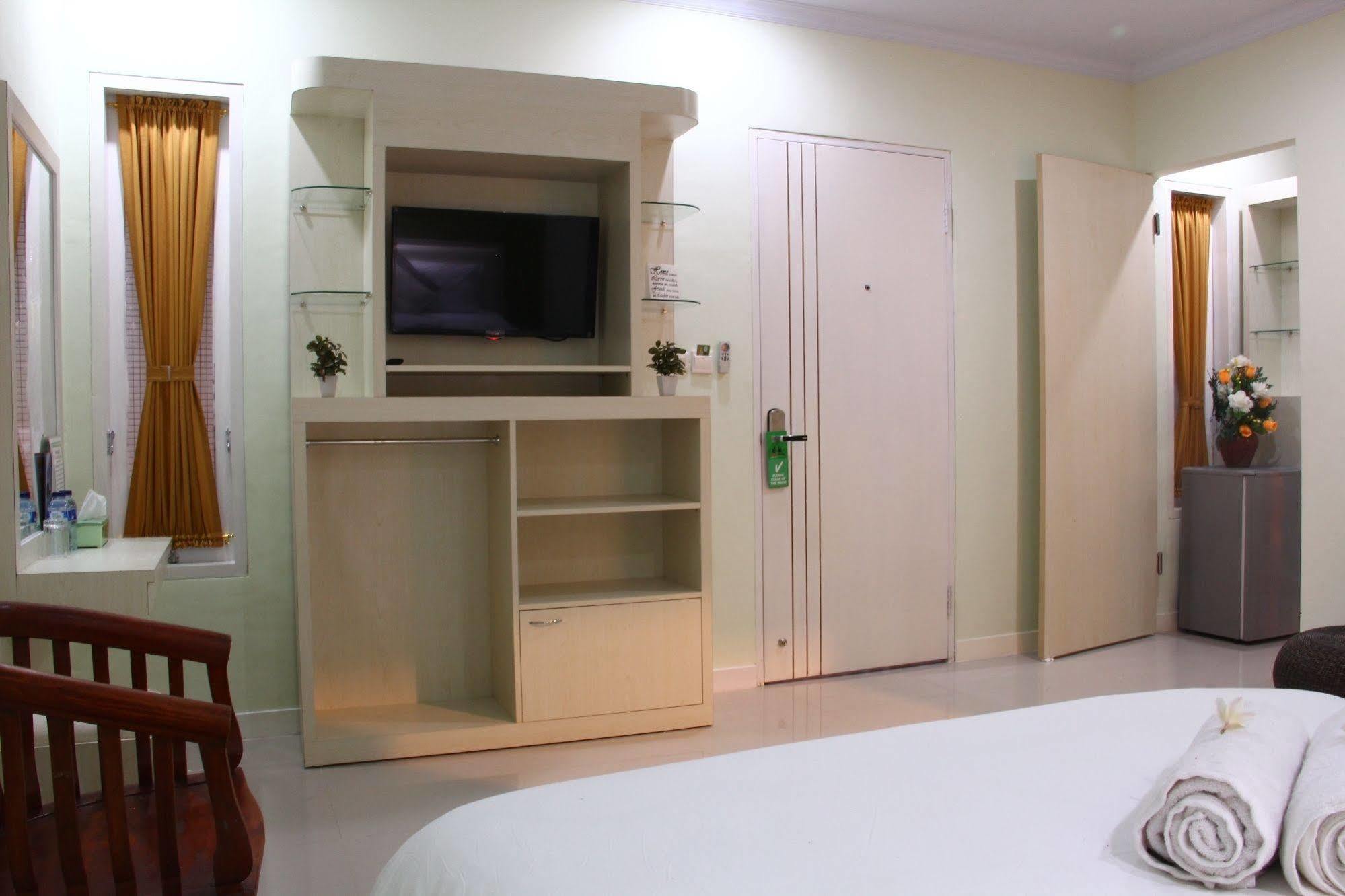 Dedy Beach Inn Кута Екстериор снимка