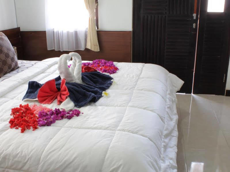 Dedy Beach Inn Кута Екстериор снимка