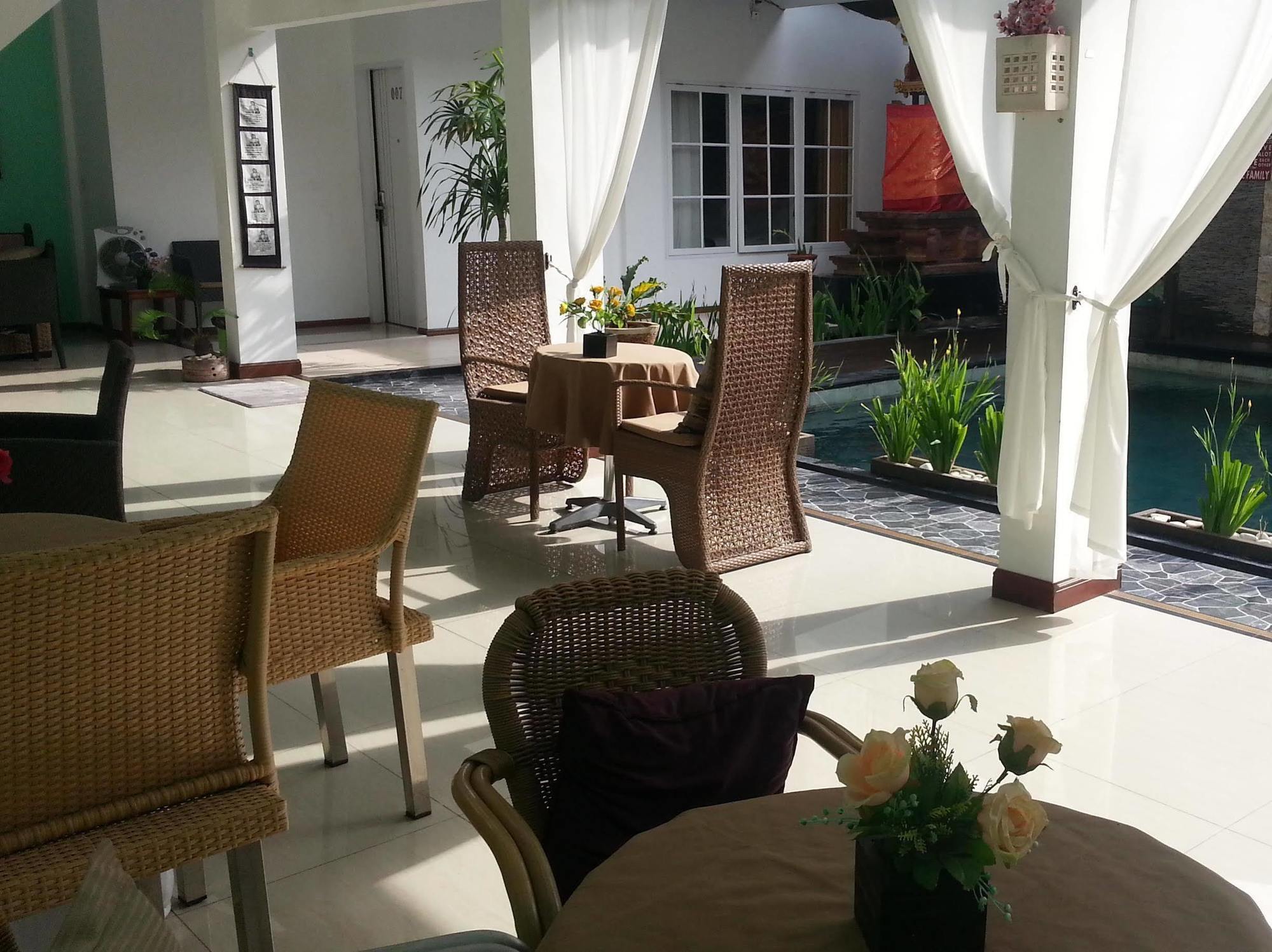 Dedy Beach Inn Кута Екстериор снимка
