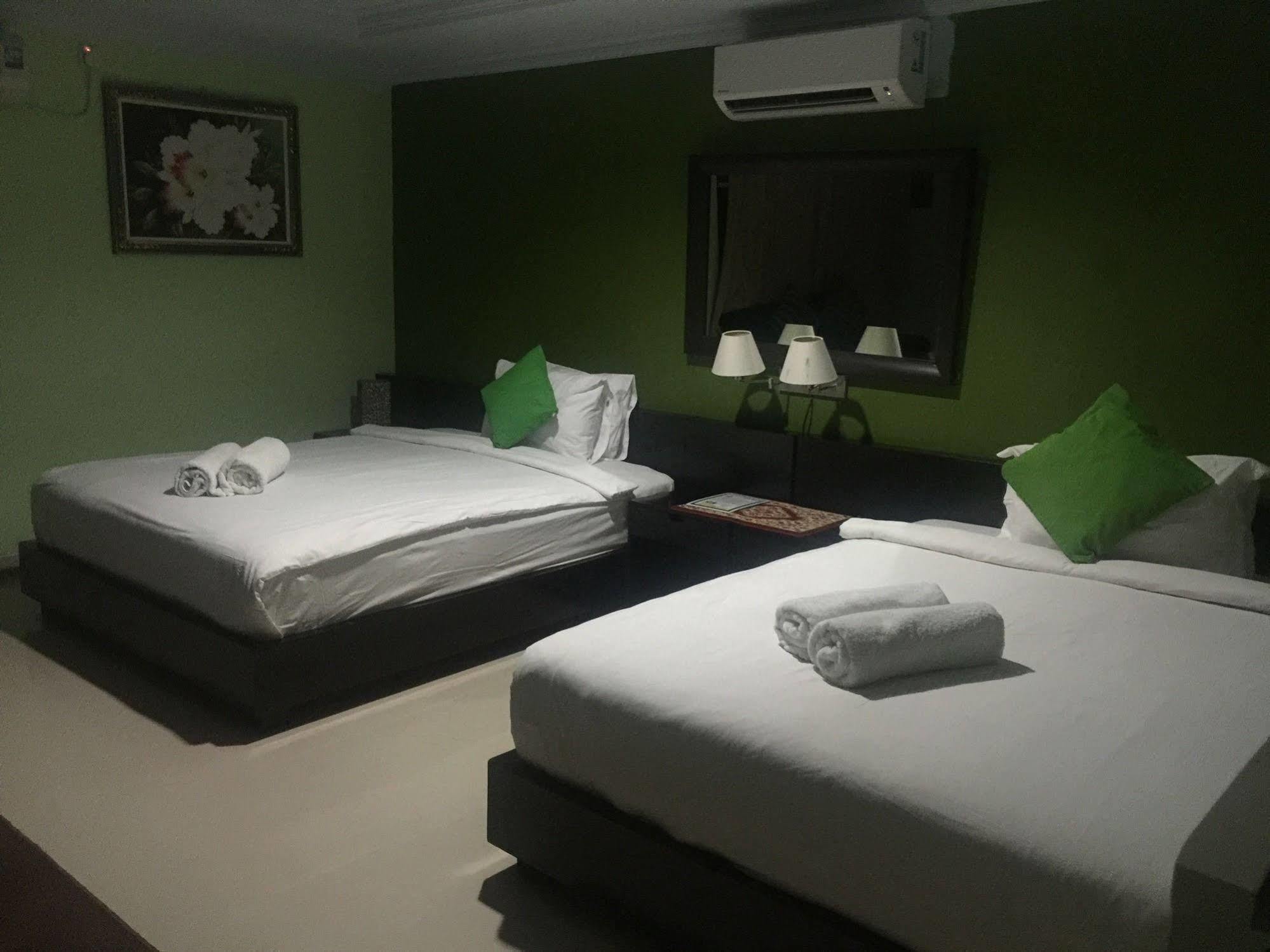 Dedy Beach Inn Кута Екстериор снимка