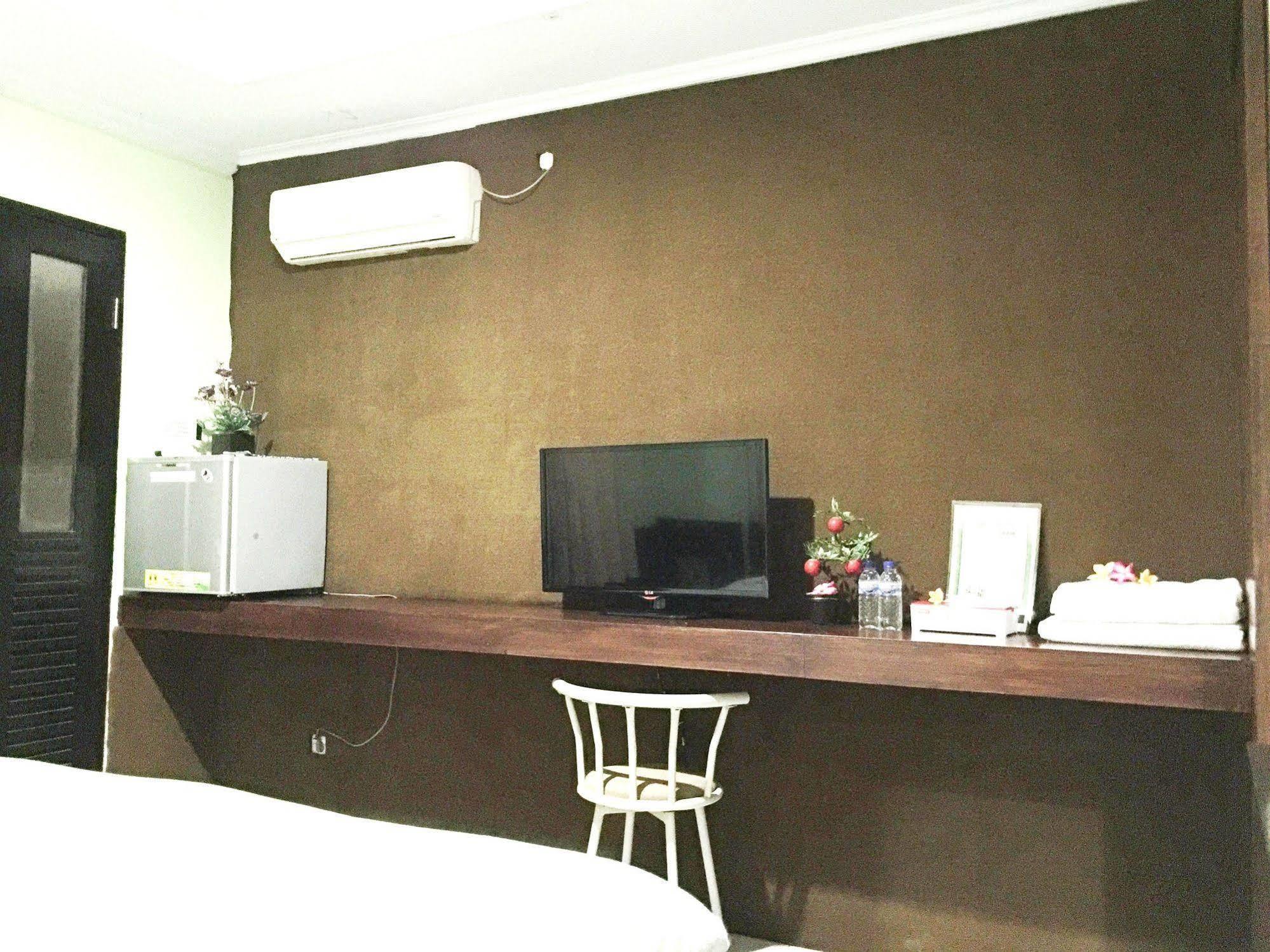 Dedy Beach Inn Кута Екстериор снимка